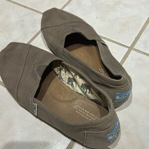 Toms size 9 flats